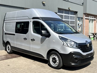 Renault Trafic 1.6 dCi T29 L2H2 Airco Navigatie Telefoonvoorbereiding Cruise controle 7-Persoons Omvormer Parkeerhulp achter Verlengde wielbasis 1e eigenaar Euro 6 Btw en Bpm vrij voor particulier gebruik !! Ex overheidsaut