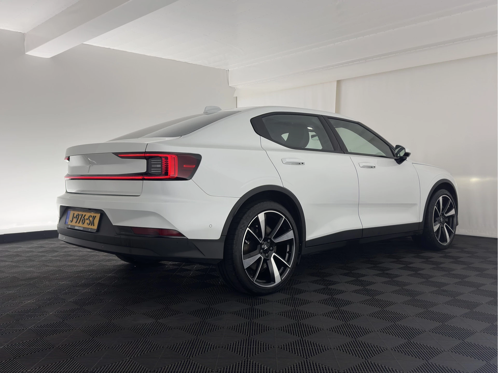 Hoofdafbeelding Polestar 2