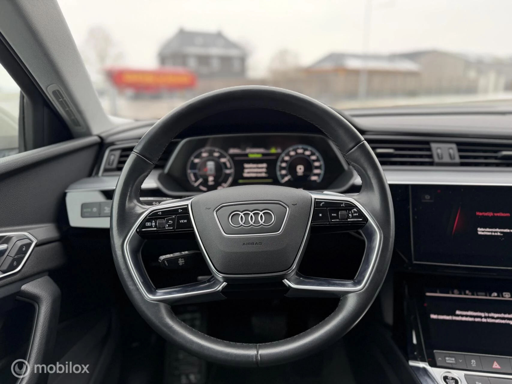 Hoofdafbeelding Audi e-tron