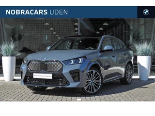 BMW iX2 eDrive20 High Executive M Sport /  Panoramadak / Sportstoelen / Comfort Access / Head-Up / Adaptieve LED / Parking Assistant Plus