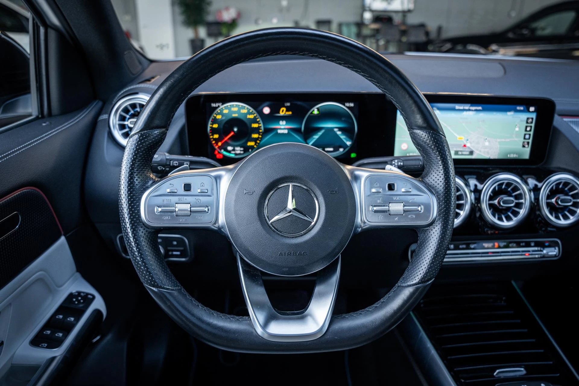 Hoofdafbeelding Mercedes-Benz EQA