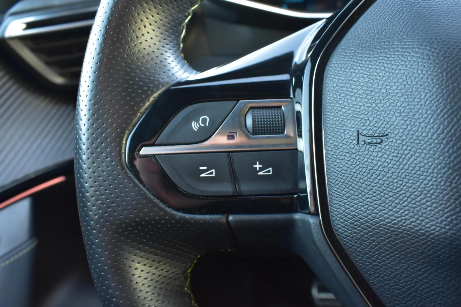 Hoofdafbeelding Peugeot e-2008