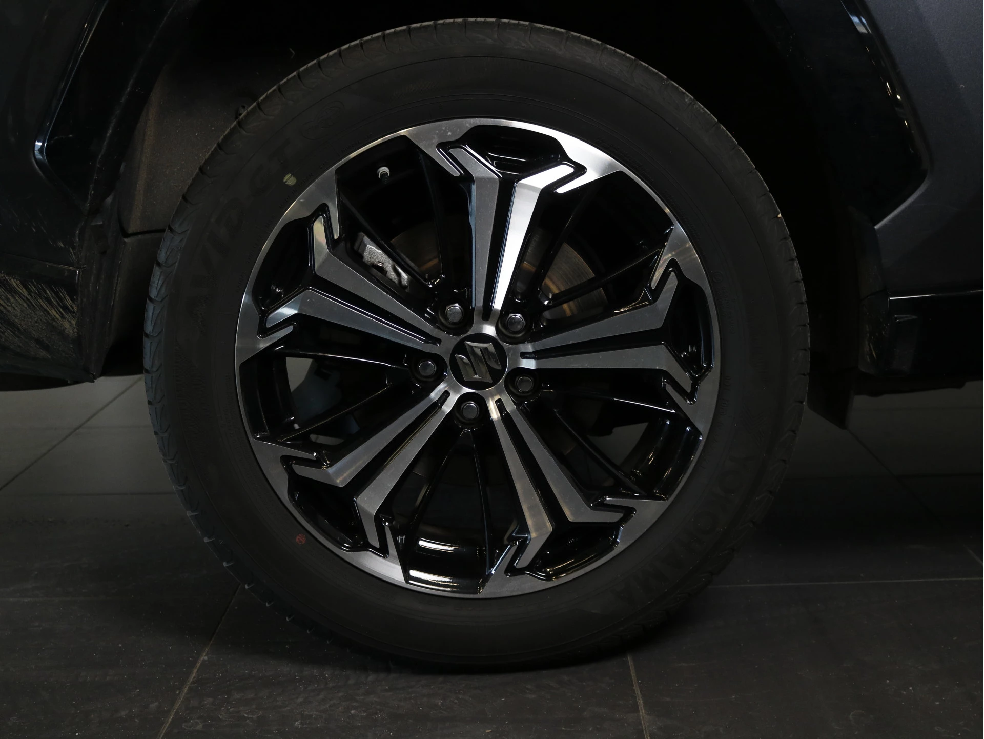 Hoofdafbeelding Suzuki Across