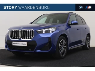 BMW X1 xDrive30e High Executive M Sport Automaat / Panoramadak / Trekhaak / Sportstoelen / M Adaptief onderstel / Comfort Access / Adaptieve LED / Head-Up / Stoelverwarming / Harman Kardon