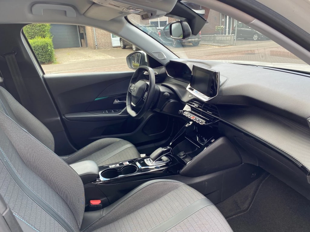 Hoofdafbeelding Peugeot e-2008