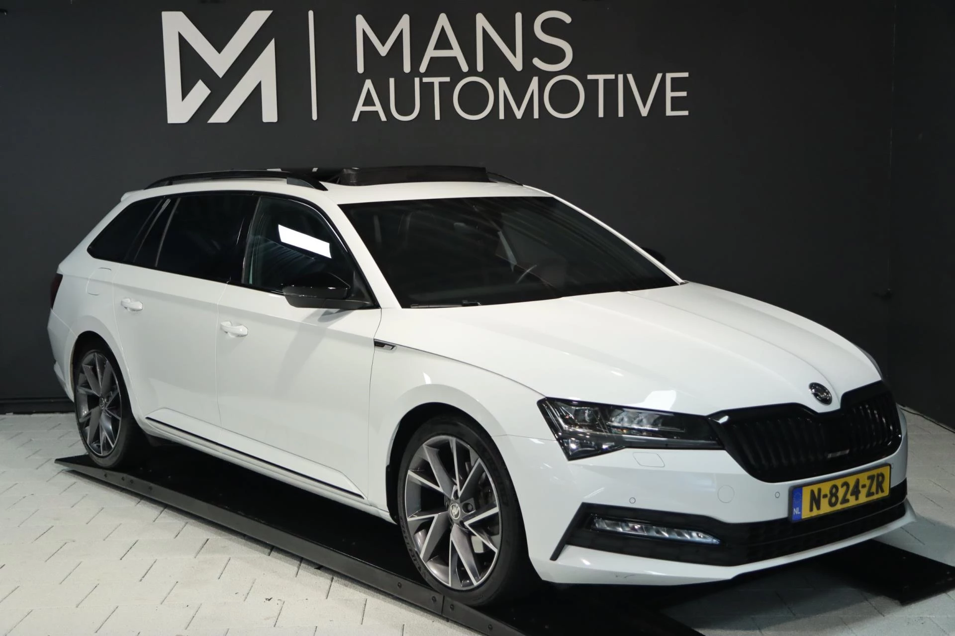 Hoofdafbeelding Škoda Superb
