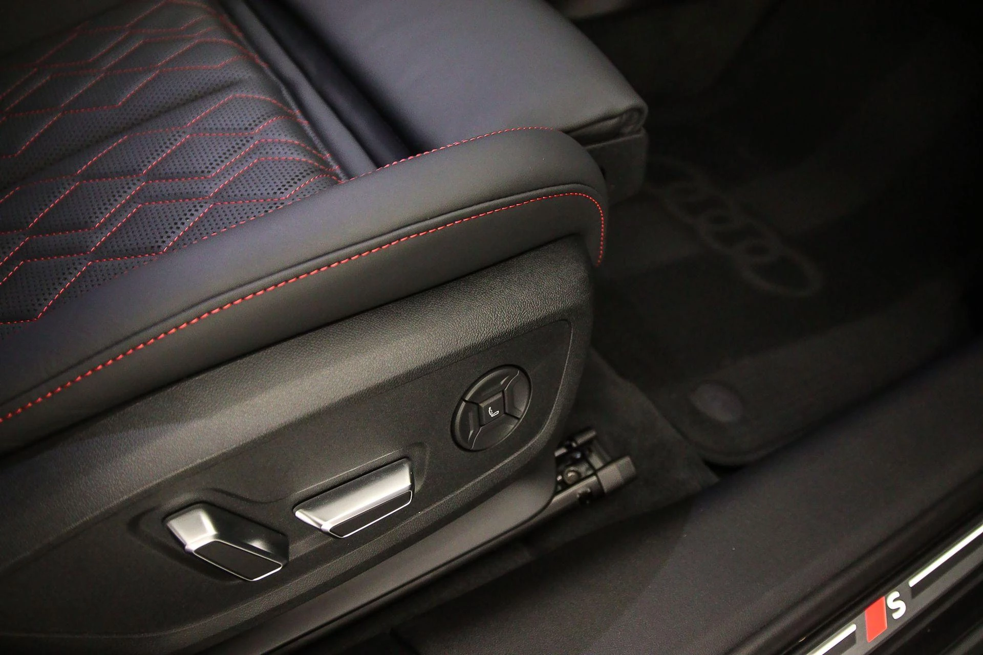 Hoofdafbeelding Audi A6 Avant e-tron