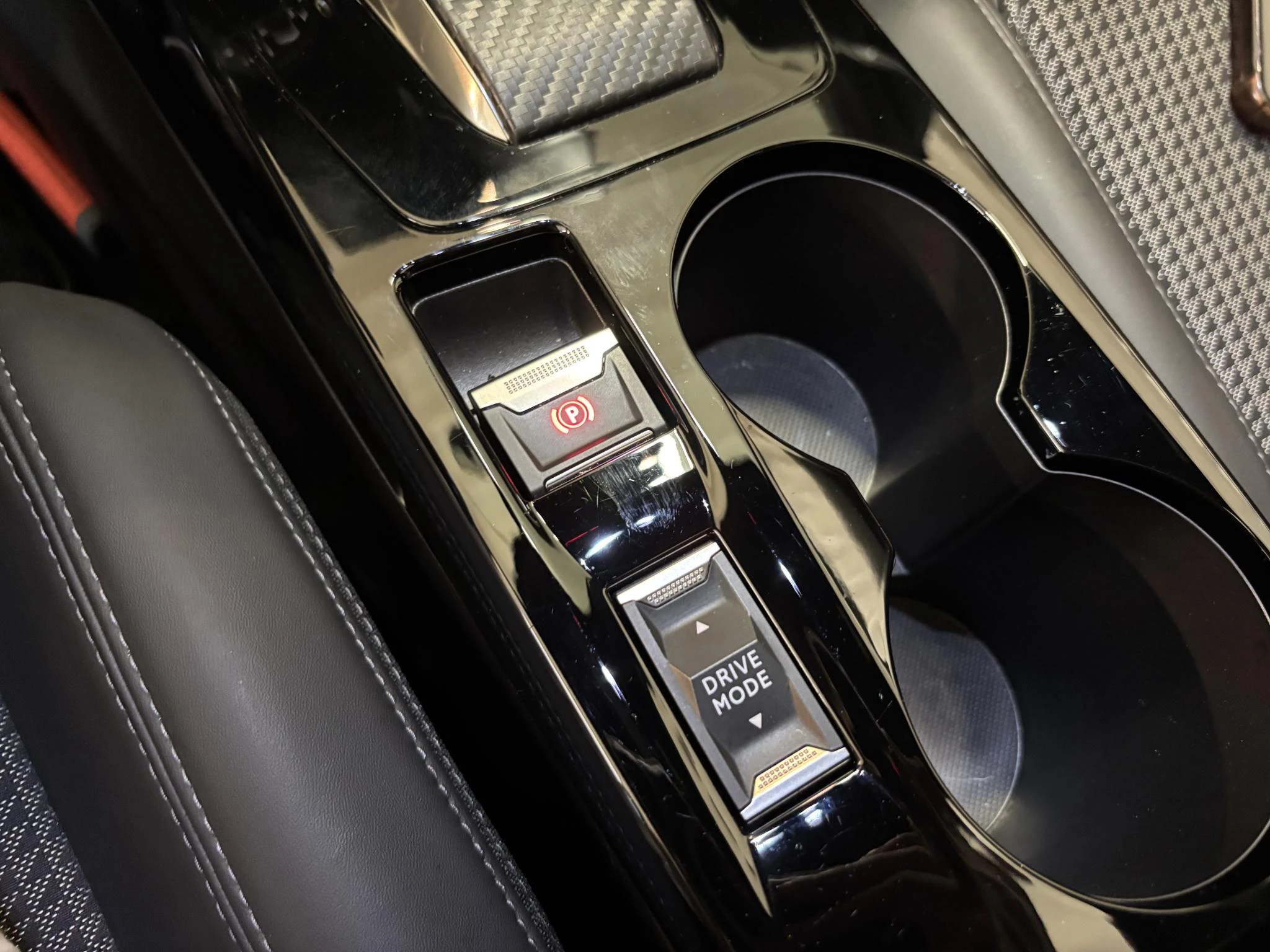 Hoofdafbeelding Peugeot e-2008