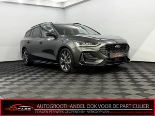 Hoofdafbeelding Ford Focus Ford Focus 1.0 EcoBoost Hybrid ST Line 155 PK Camera, Navi, Cruise control, Rijstrook correctie, Keyless start, A start stop, Lichtmetalen velgen
