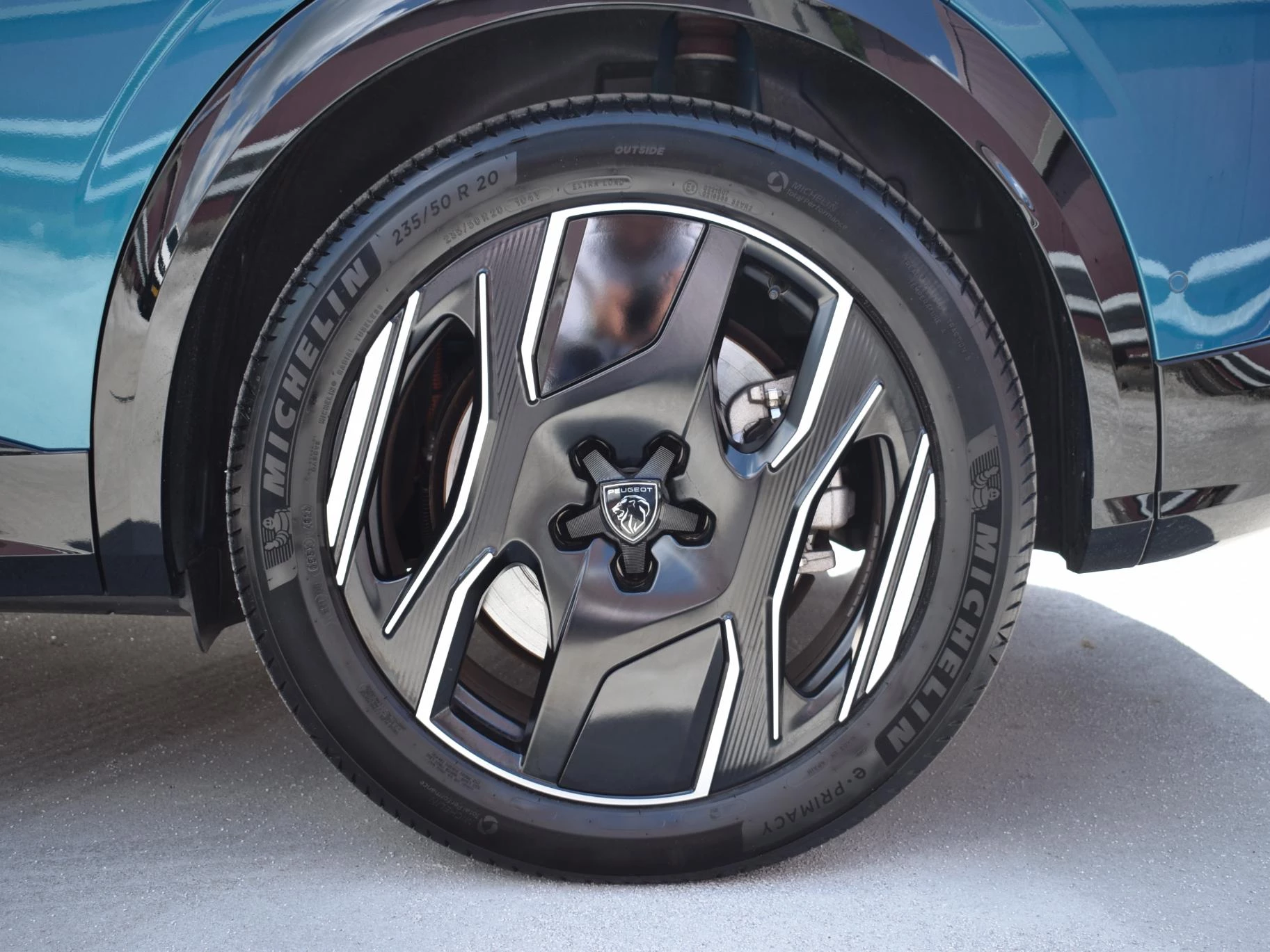 Hoofdafbeelding Peugeot e-3008
