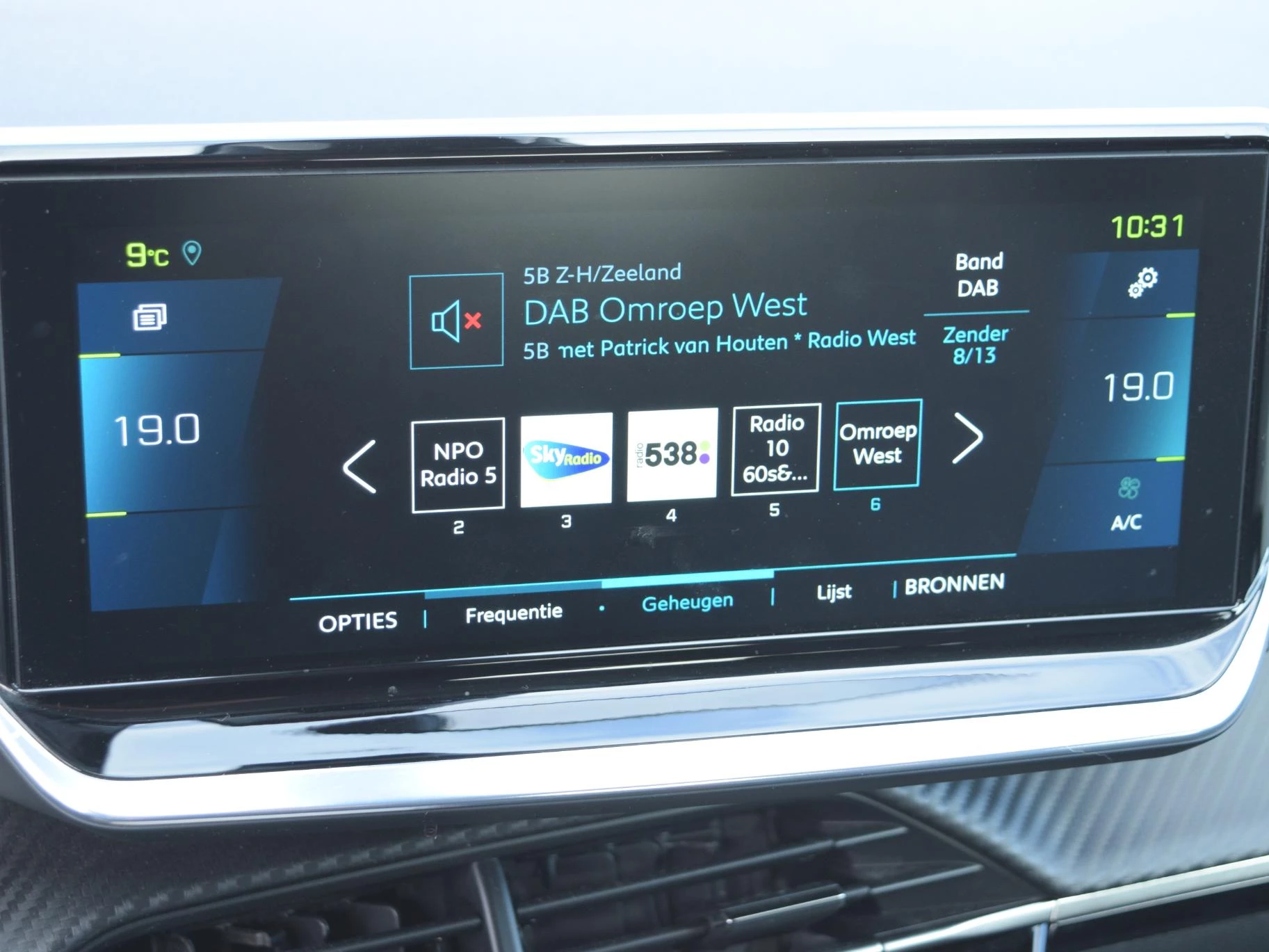 Hoofdafbeelding Peugeot e-2008