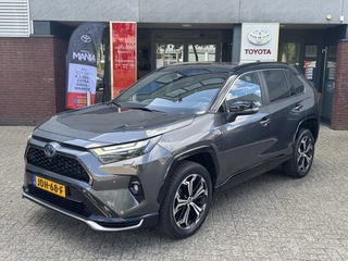 Hoofdafbeelding Toyota RAV4 Toyota RAV4 2.5 PLUG-IN HYBRID AWD BI-TONE PLUS TREKHAAK 1500KG TREKGEW STOELKOELING/VERW 360° CAMERA JBL-AUDIO PARK-SENSOREN CLIMA AD-CRUISE APPLE/ANDROID NAVI