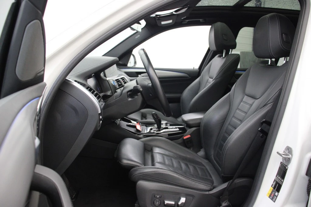 Hoofdafbeelding BMW iX3