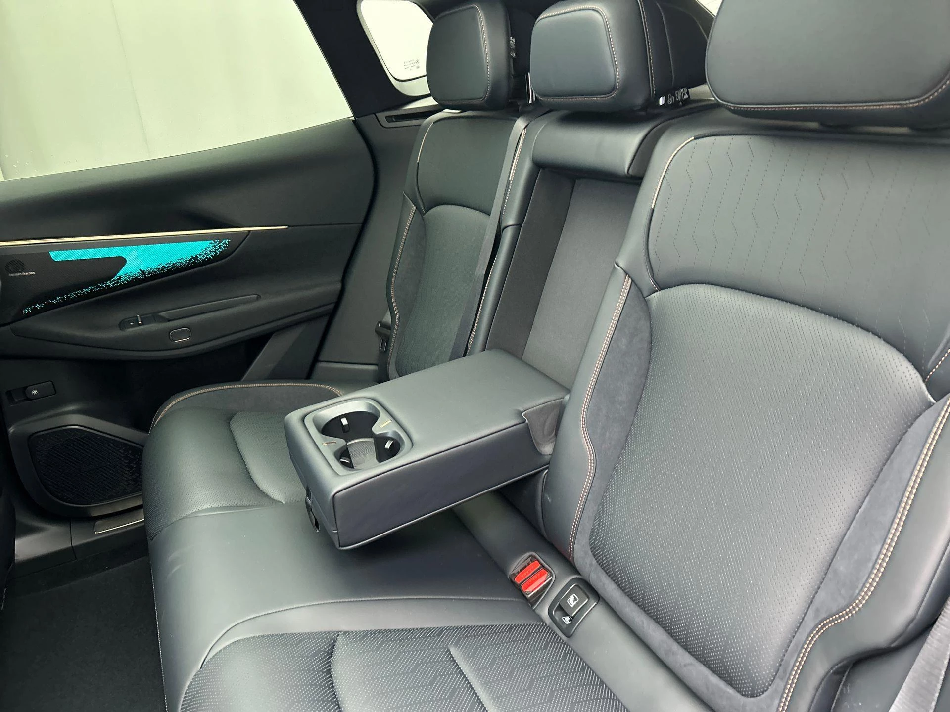 Hoofdafbeelding Lynk & Co 08