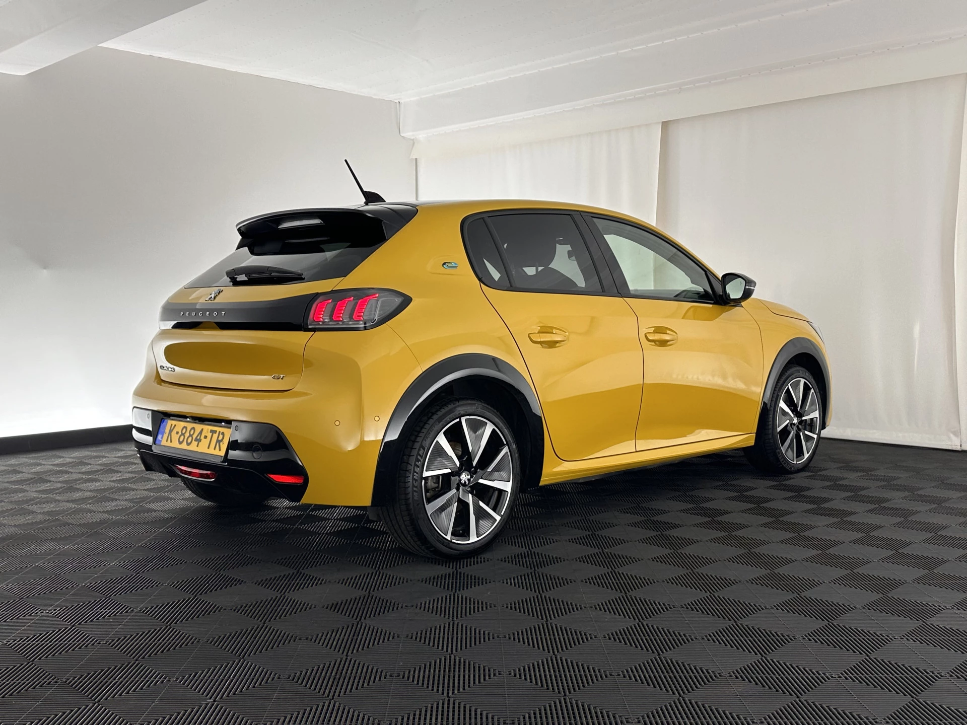 Hoofdafbeelding Peugeot e-208