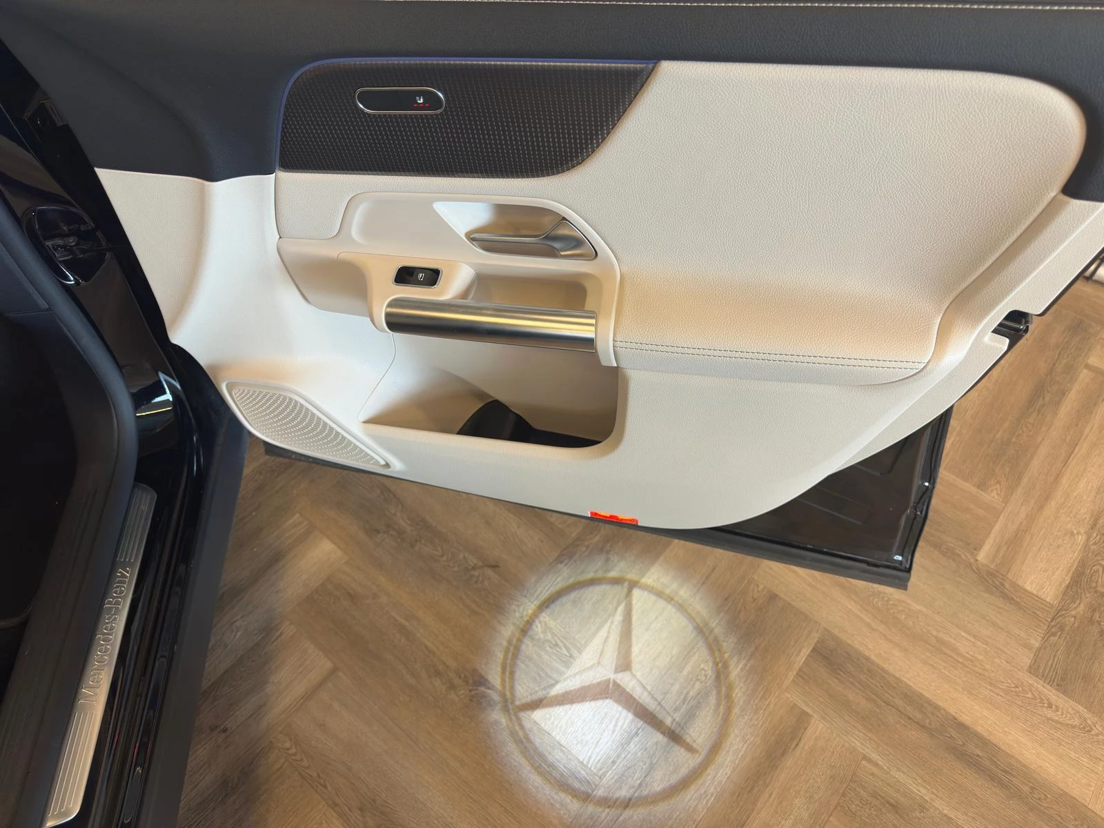 Hoofdafbeelding Mercedes-Benz EQA