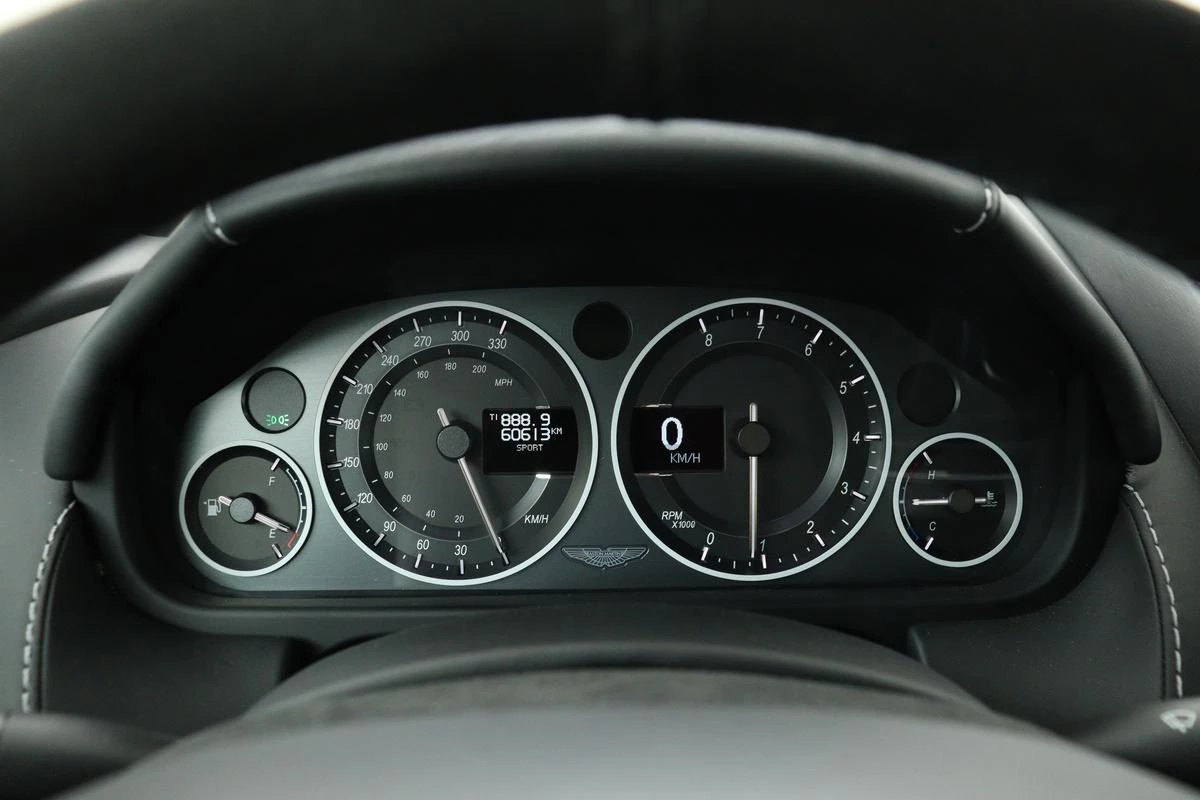 Hoofdafbeelding Aston Martin V12 Vantage