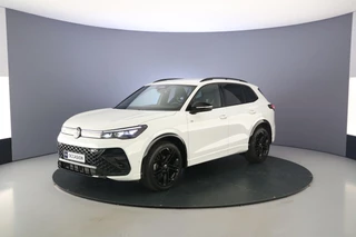 Volkswagen Tiguan R-Line Edition 1.5 eTSI 150pk DSG Automaat Black style, Adaptive cruise control, Elektrische achterklep, Achteruitrijcamera, LED koplampen, Stuurwiel verwarmd