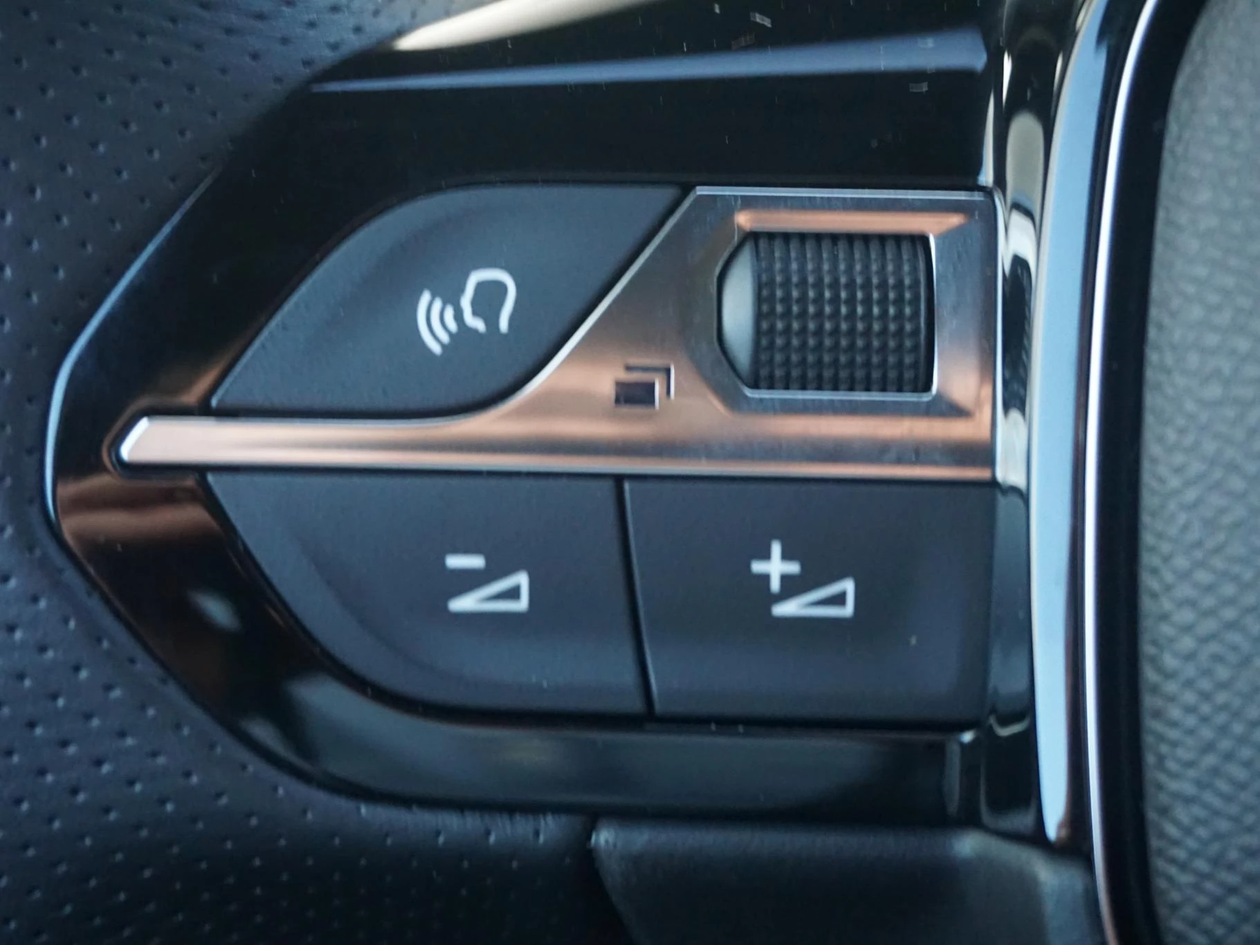 Hoofdafbeelding Peugeot e-2008