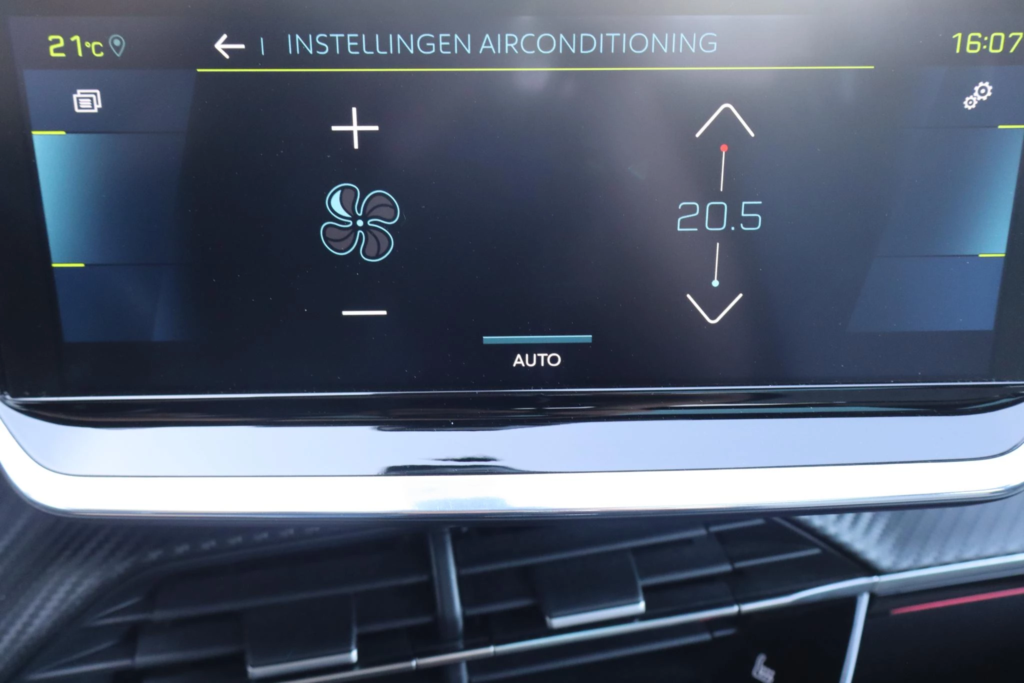 Hoofdafbeelding Peugeot e-208
