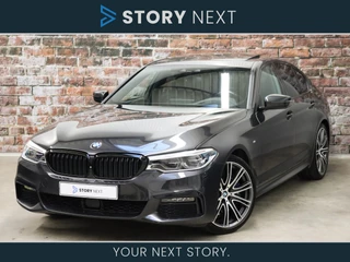 BMW 5 Serie Sedan 540i High Executive M Sport Pakket Automaat / Active Steering / Soft Close / Trekhaak / CoPilot Pack / Schuif-/kanteldak / Harman Kardon / Ambient Air Pakket / Head-Up Display / Comfort Access / Zonnescherm / 360 Camera / 20 Inch