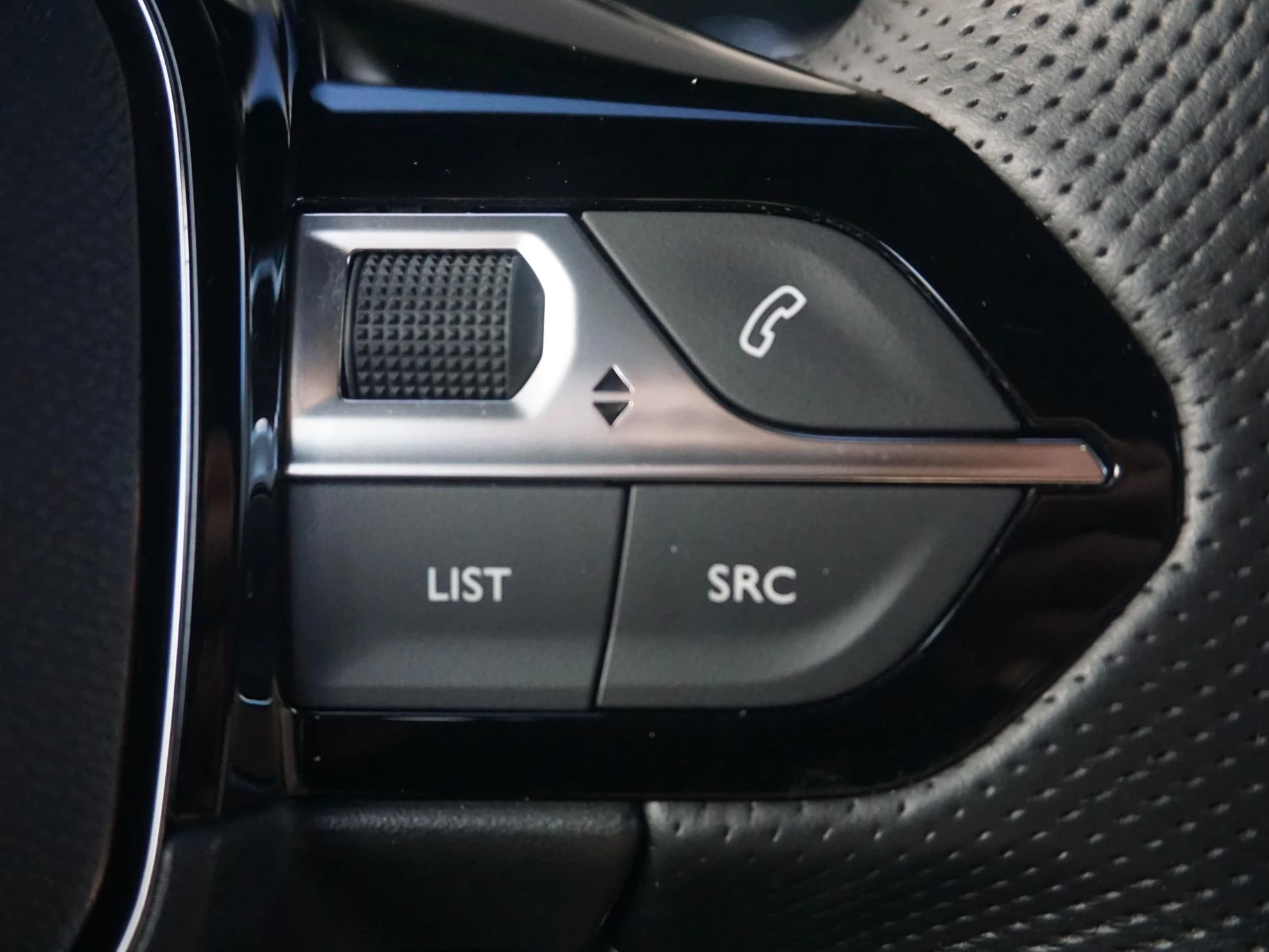 Hoofdafbeelding Peugeot e-2008