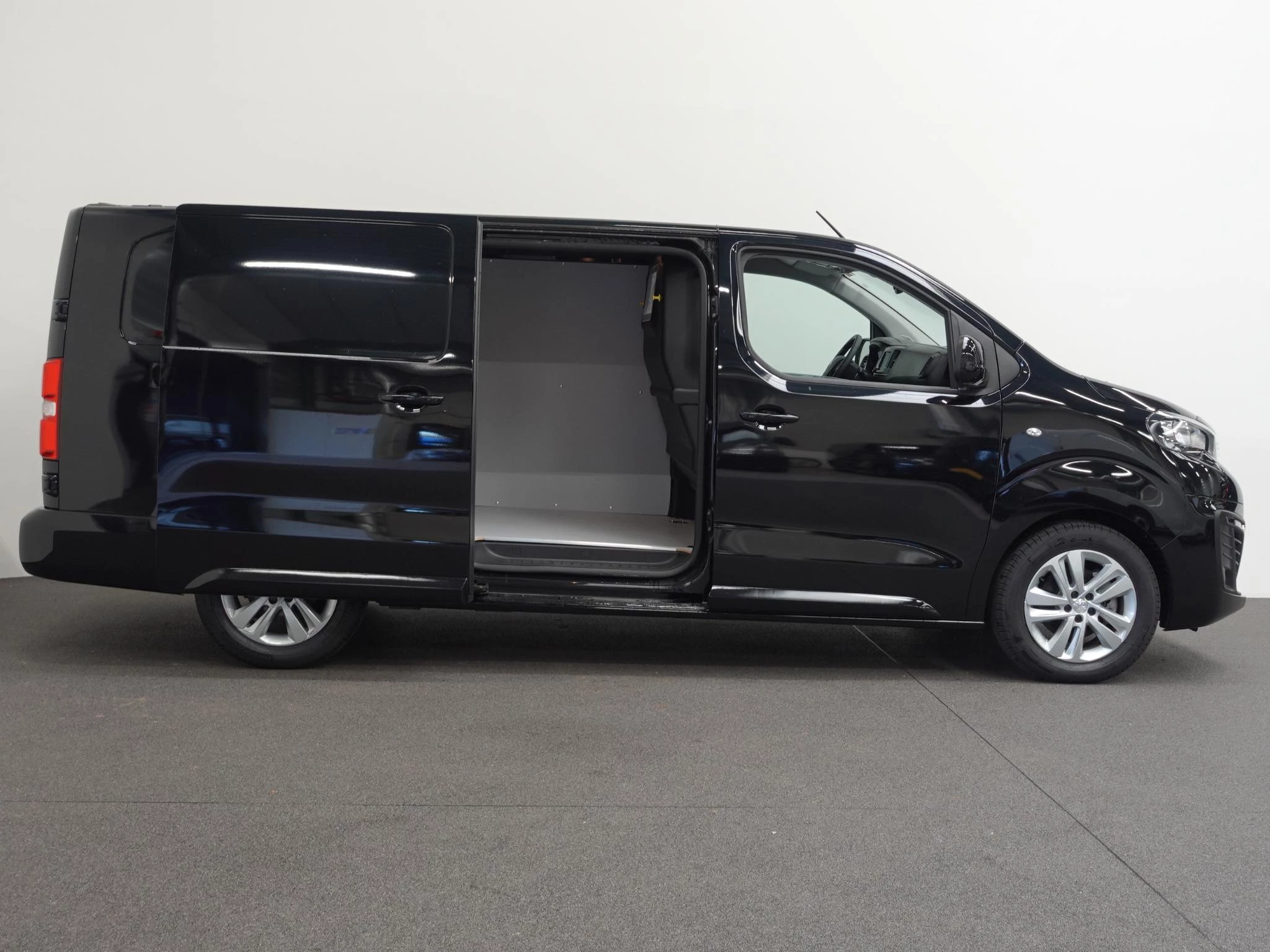 Hoofdafbeelding Peugeot e-Expert