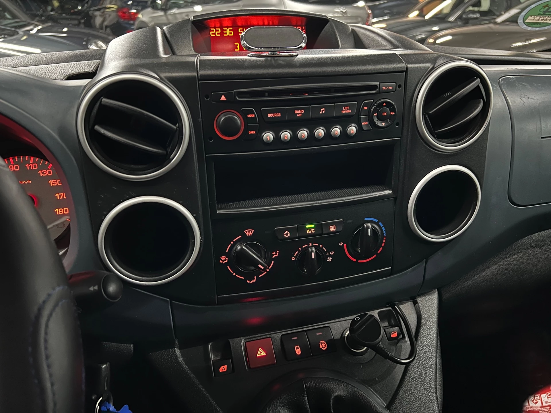 Hoofdafbeelding Peugeot Partner