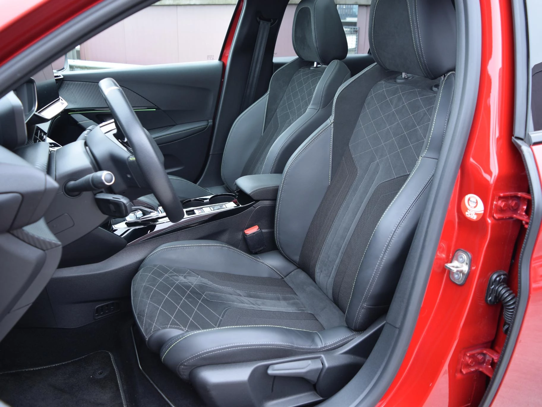 Hoofdafbeelding Peugeot e-208