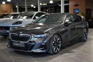 BMW 5 Serie 530e M-sport 299pk Pano Bowers&Wilkins Trekhaak IconicGlow Stoelventilatie