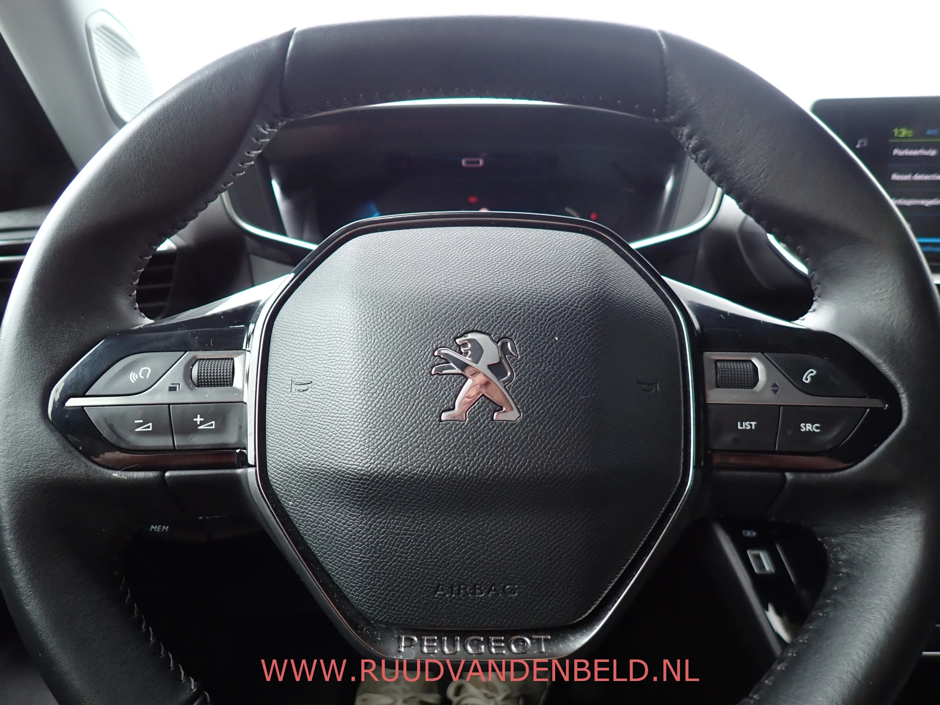 Hoofdafbeelding Peugeot e-2008