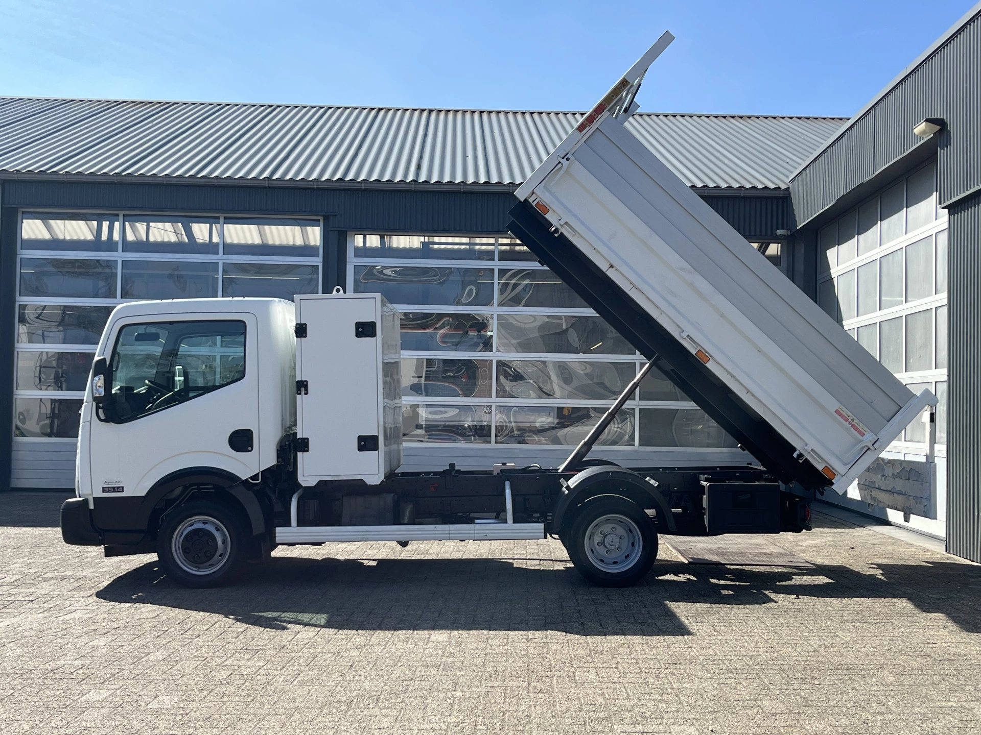Hoofdafbeelding Nissan NT400