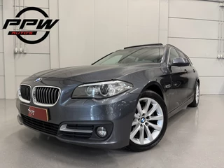 BMW 5 Serie Touring 520d High Exe PANO/LED/TREKHAAK/ZWART LEER/18"/NAVI-GROOT/ECC/CRUISE/STOELVERWARMING/PRIVACY/MINERALGRAU/PERFECT ONDERHOUDEN MET VOLLEDIGE HISTORIE/EURO 6