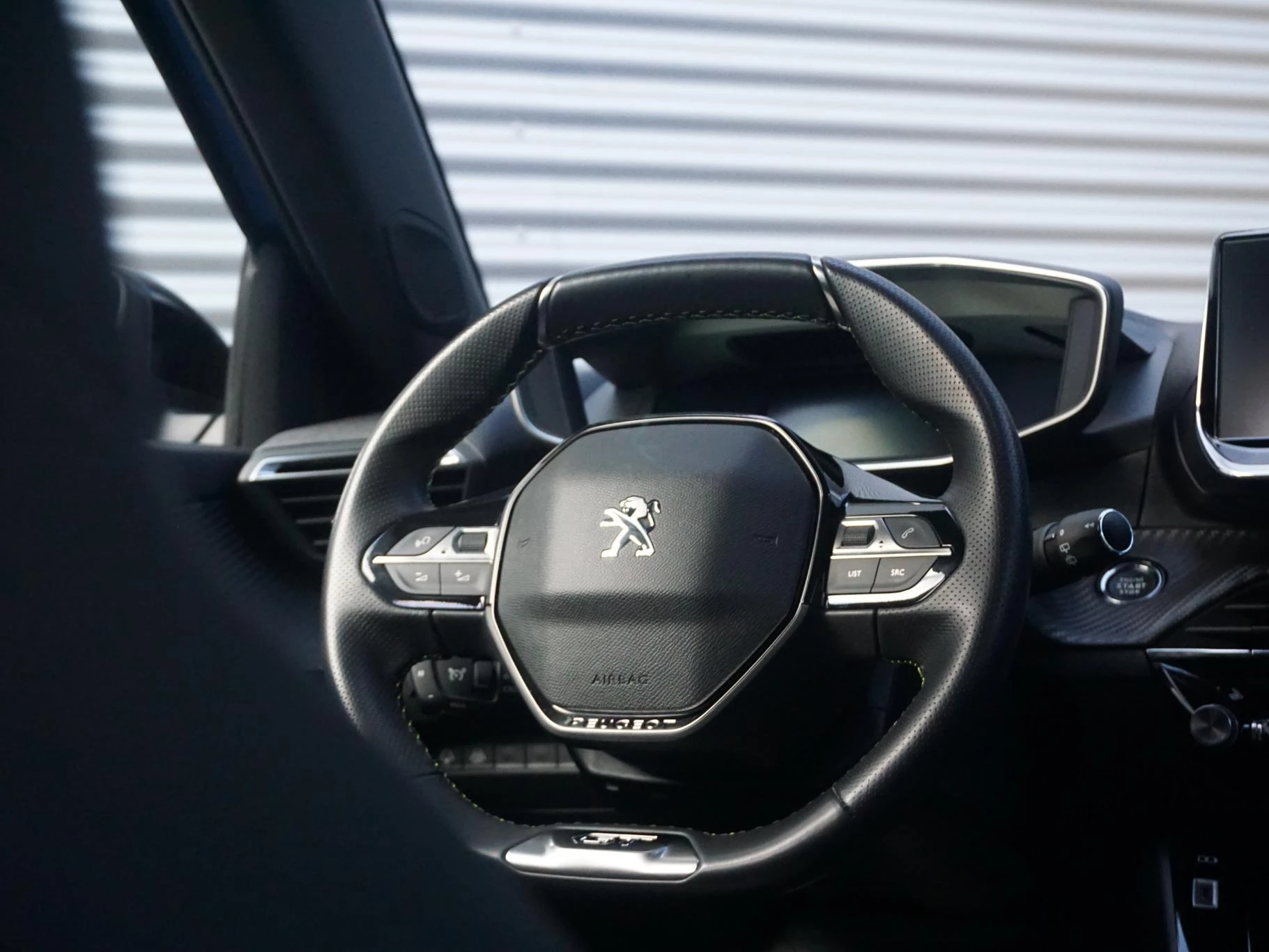 Hoofdafbeelding Peugeot e-2008