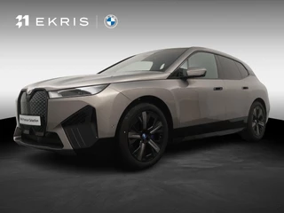 BMW iX xDrive40 | Sportpakket | Glazen Panoramadak Sky Lounge | Integral Active Steering | Stuur- & Stoelverwarming | Harman Kardon | 21" Aerodynamic | Stoelventilatie