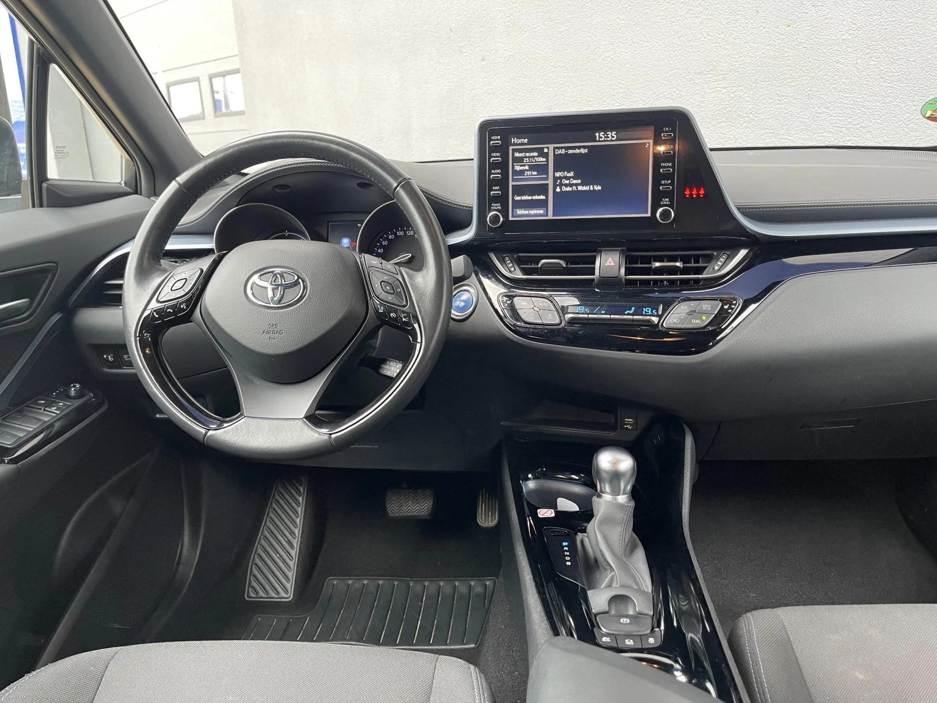 Hoofdafbeelding Toyota C-HR