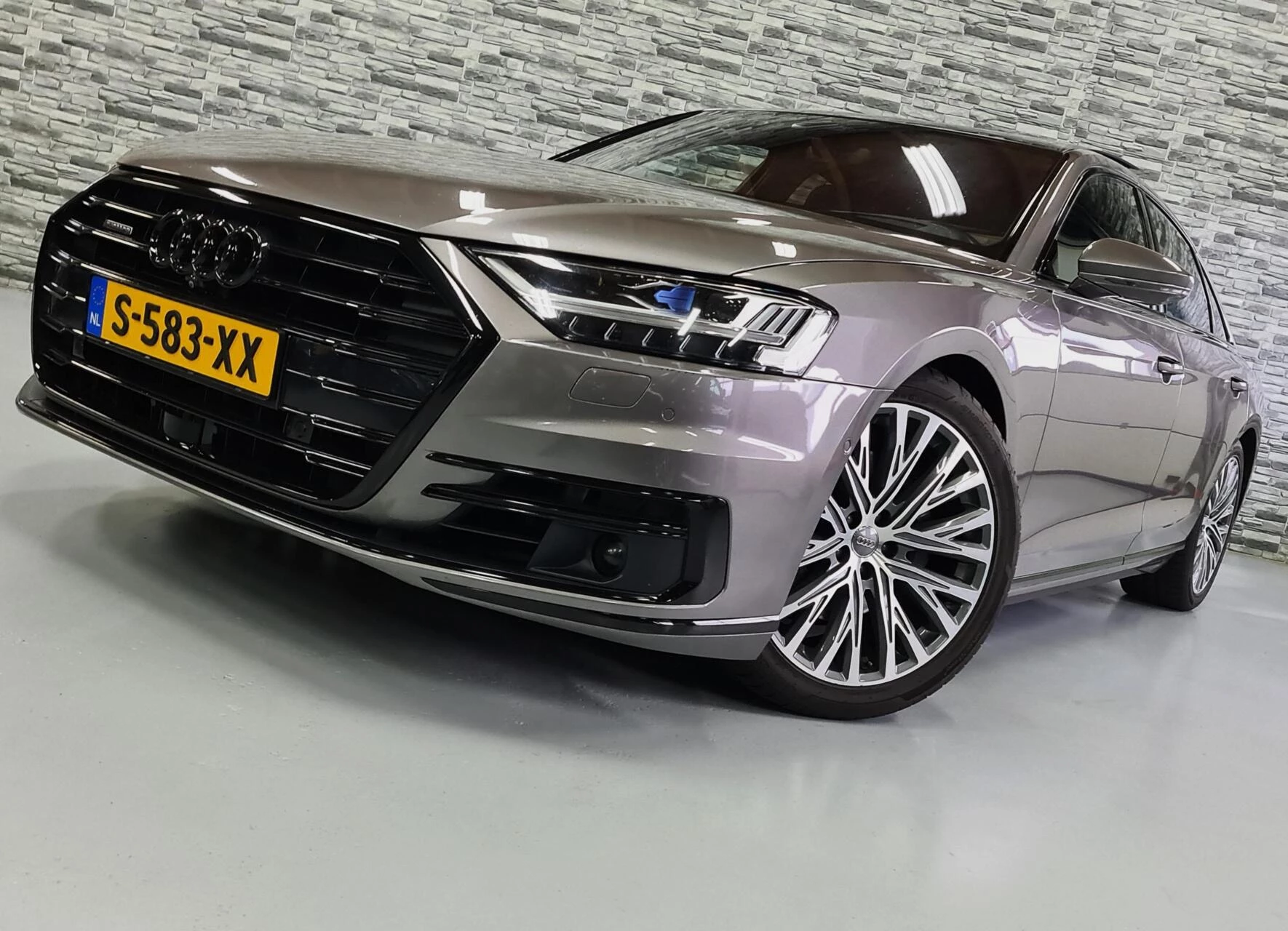 Hoofdafbeelding Audi A8