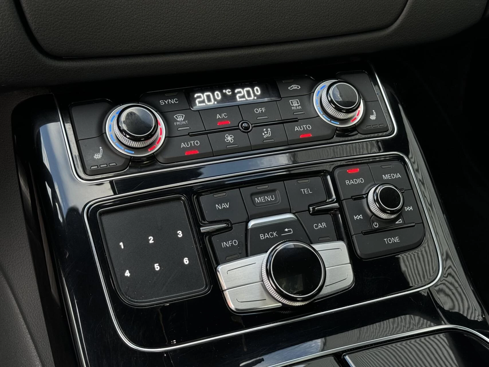 Hoofdafbeelding Audi A8