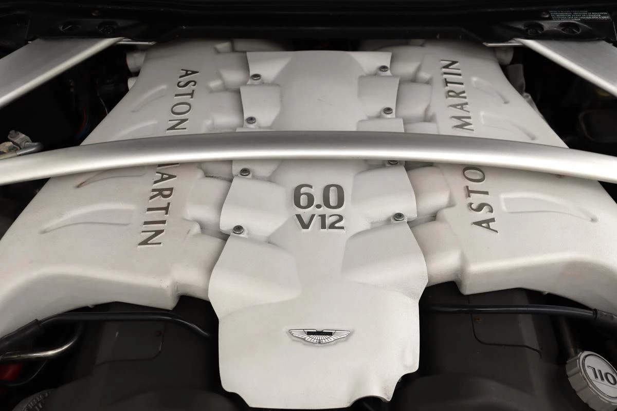 Hoofdafbeelding Aston Martin V12 Vantage