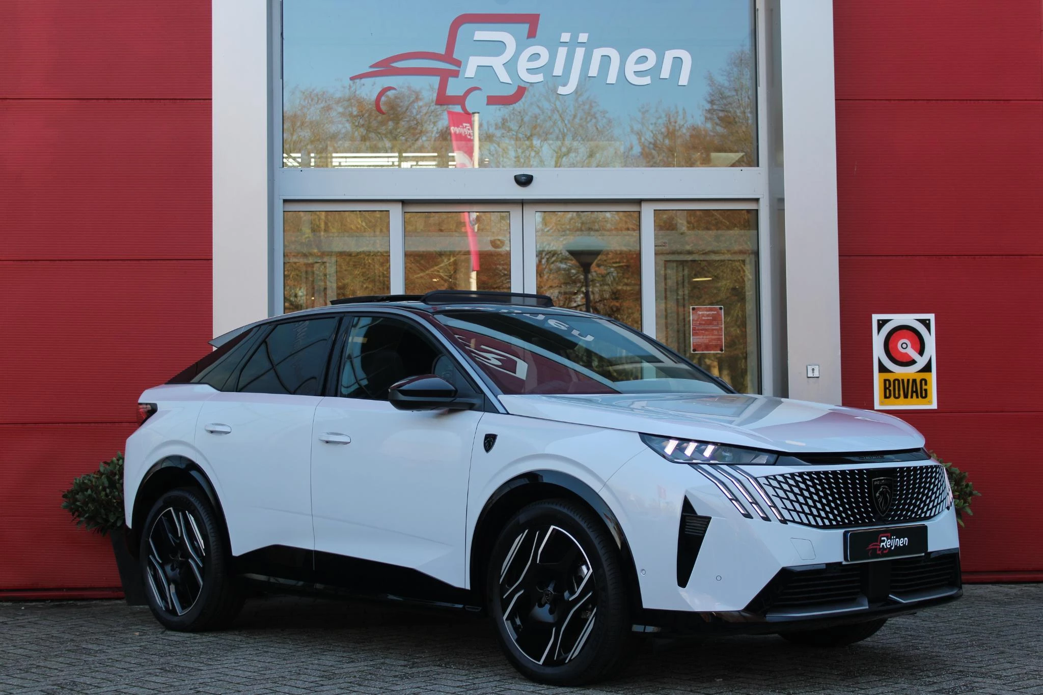 Hoofdafbeelding Peugeot e-3008