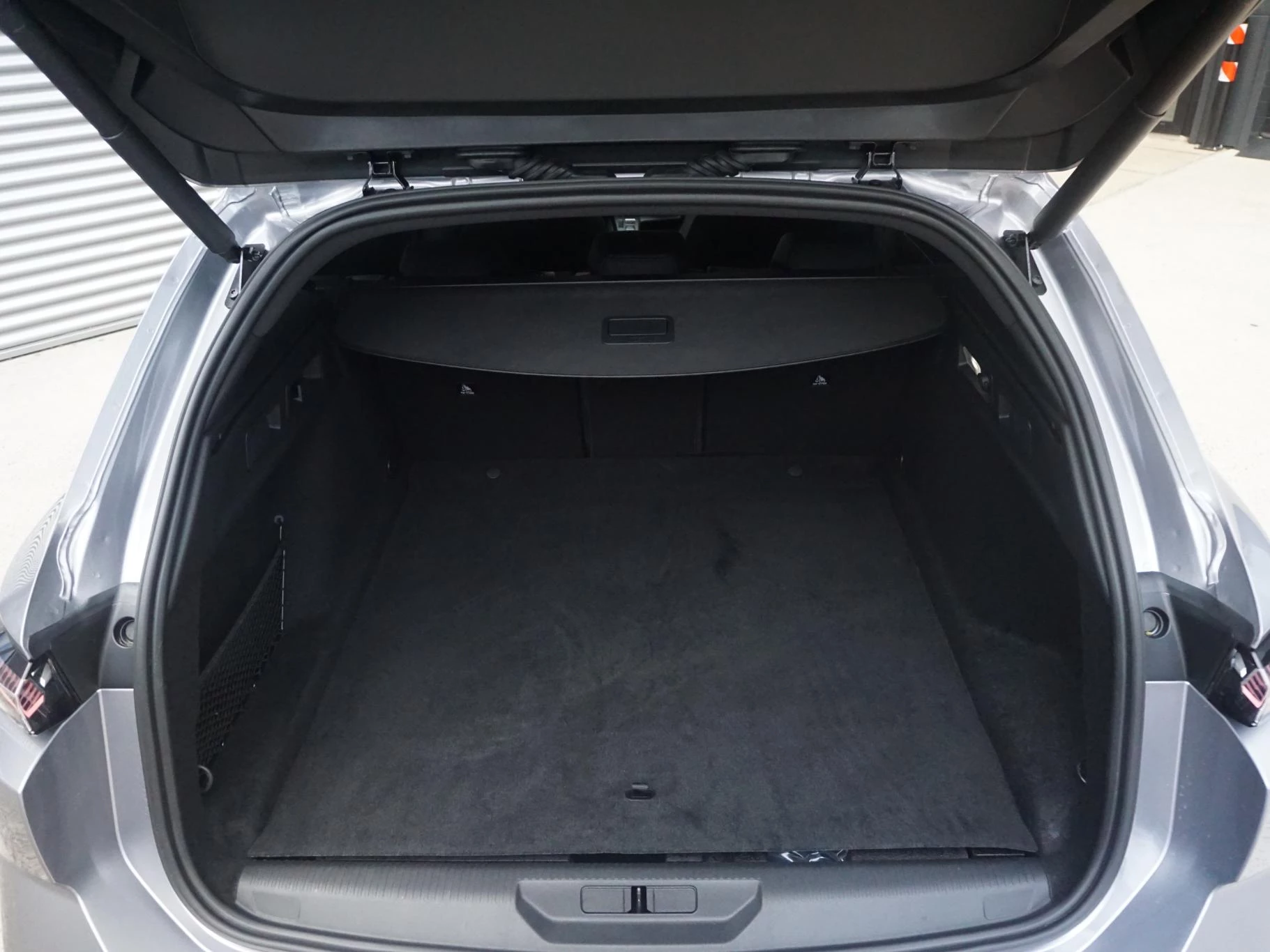 Hoofdafbeelding Peugeot e-308