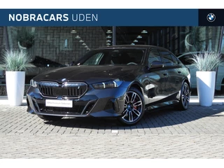 BMW i5 eDrive40 High Executive M Sport / Adaptieve LED / Stoelverwarming / Harman Kardon / Parking Assistant Plus / Live Cockpit Professional / Driving Assistant