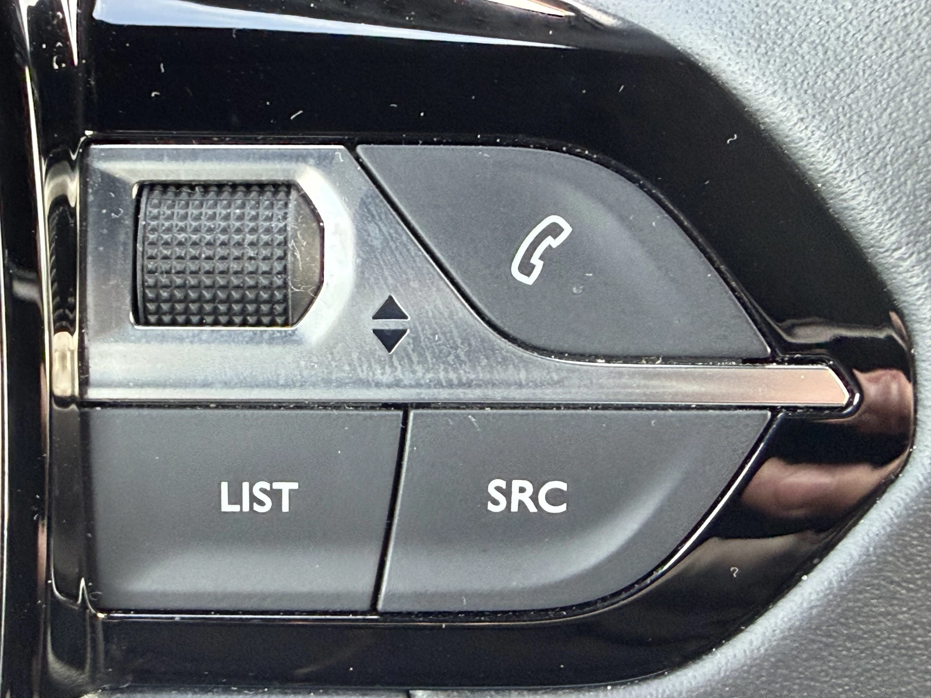 Hoofdafbeelding Peugeot e-2008