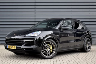 Hoofdafbeelding Porsche Cayenne Porsche Cayenne 3.0 E-Hybrid 462pk | Panoramadak | Matrix PDLS+  | Sport Chrono | Trekhaak wegkl. | Bose | Luchtvering | Soft Close | Orig. NL |