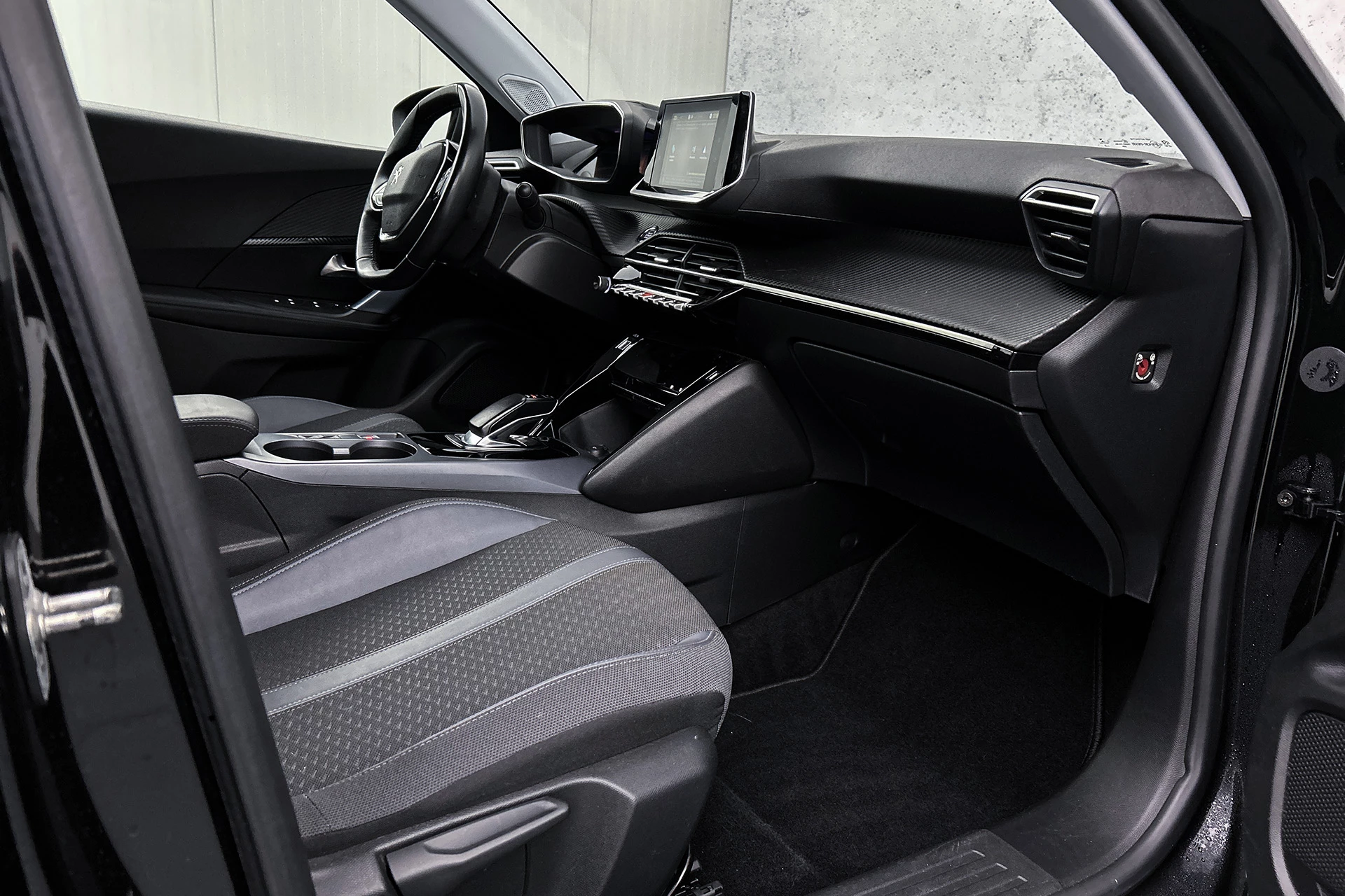 Hoofdafbeelding Peugeot e-2008