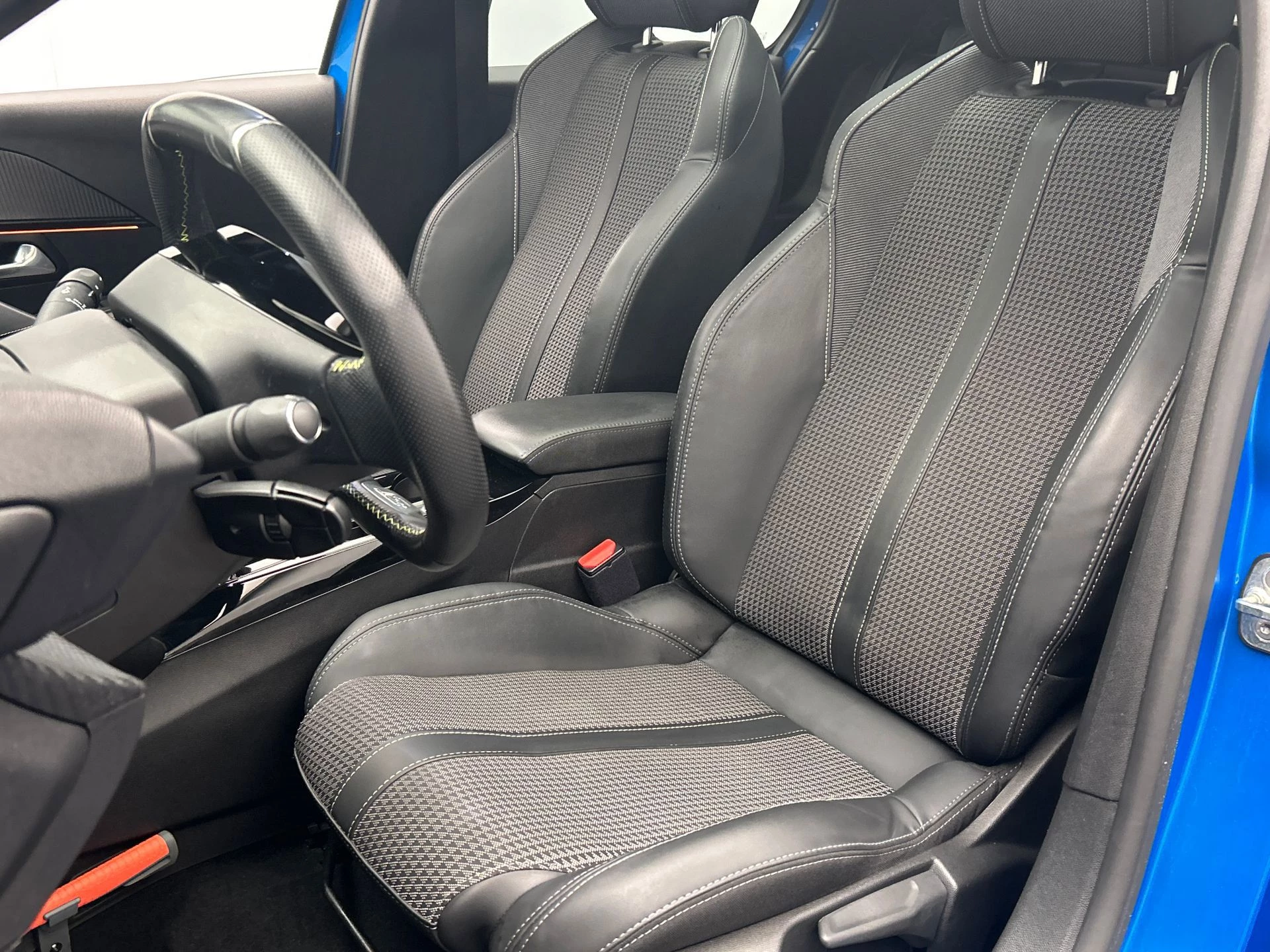 Hoofdafbeelding Peugeot e-208