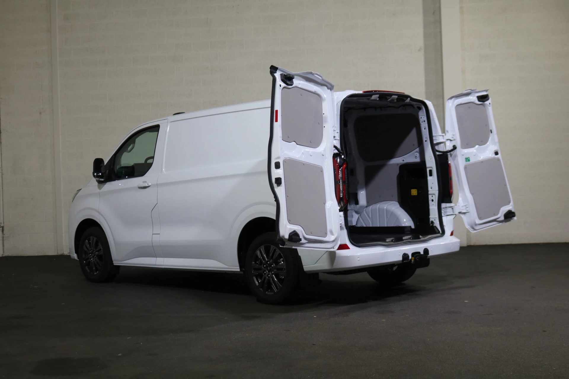 Hoofdafbeelding Ford E-Transit Custom