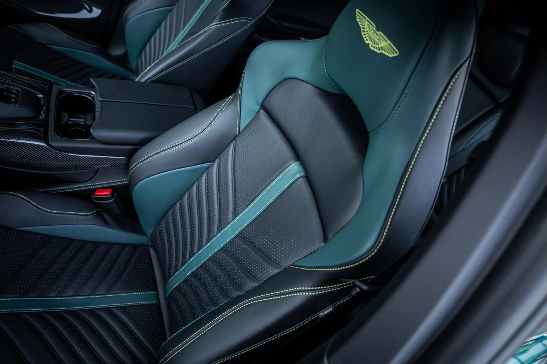Hoofdafbeelding Aston Martin DBX