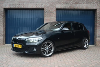 BMW 1 Serie 118i Edition M-Sport Shadow High Executive | Leder | Stoelverwarming | Getint glas