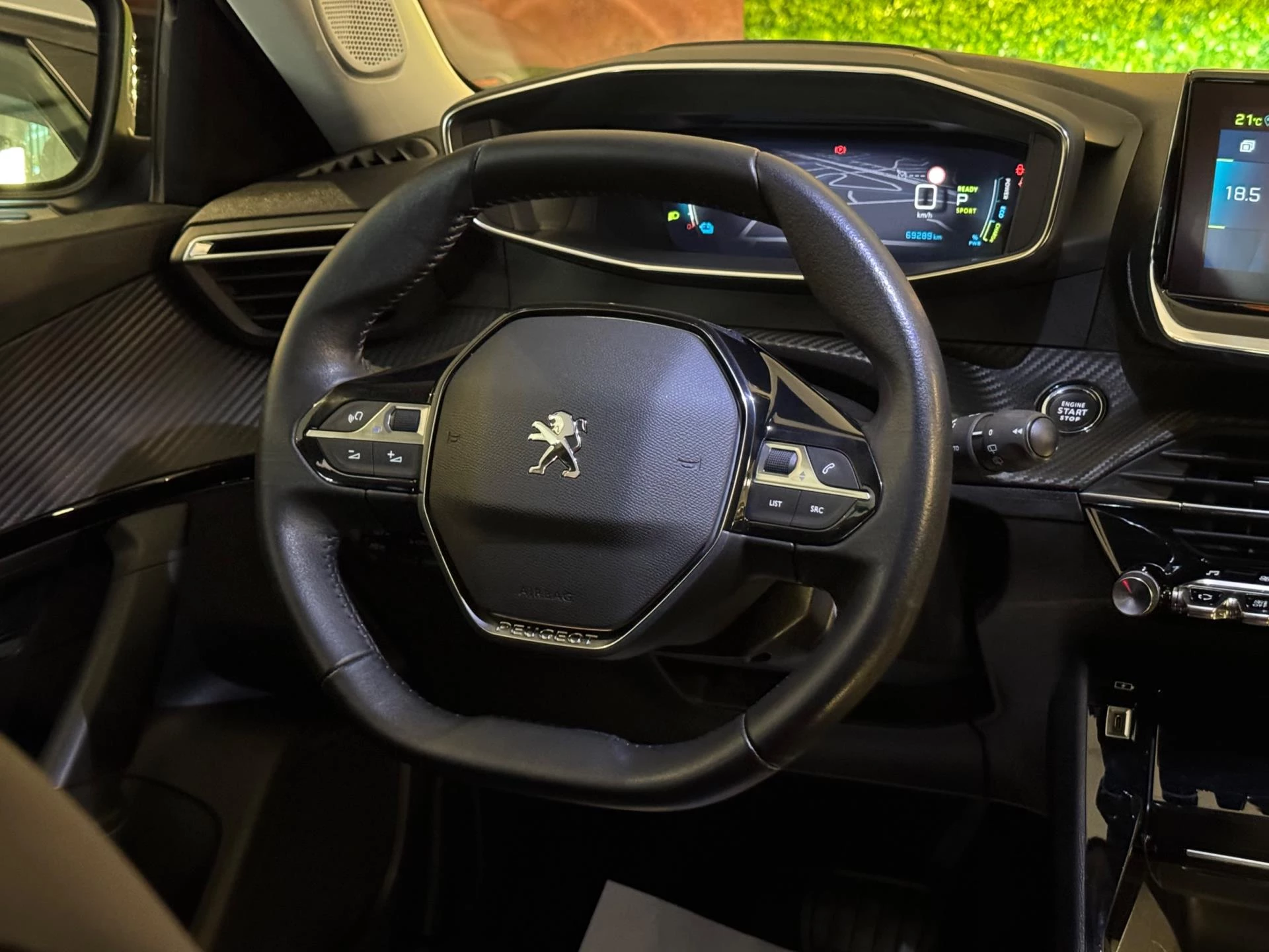 Hoofdafbeelding Peugeot e-2008